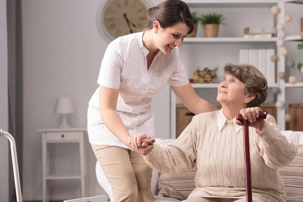 How Do You Choose the Right Caregiver in Dubai for Your Loved Ones?